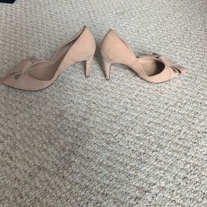 Tahari tan suede material pumps w/ bow tie detail